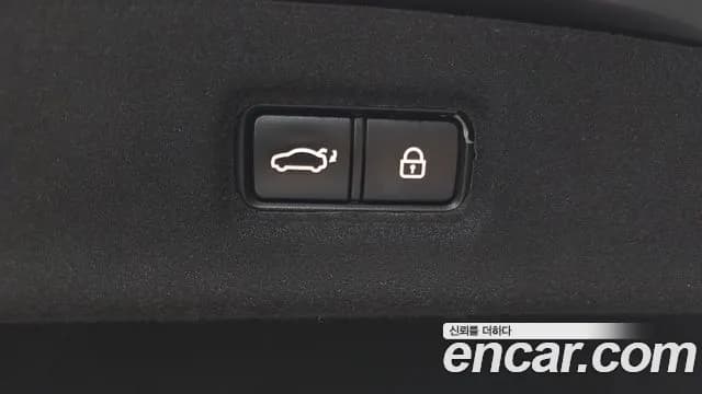 2018 Genesis EQ900 3.8 GDI AWD Sold VIN KMHG241DDJU044253 – exterior detail 2018 Genesis EQ900 3.8 GDI AWD Sold VIN KMHG241DDJU044253 – exterior detail