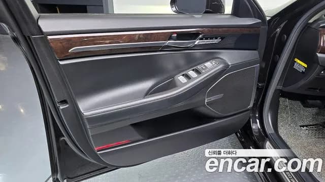2018 Genesis EQ900 3.8 GDI AWD Sold VIN KMHG241DDJU046173 – front exterior 2018 Genesis EQ900 3.8 GDI AWD Sold VIN KMHG241DDJU046173 – front exterior