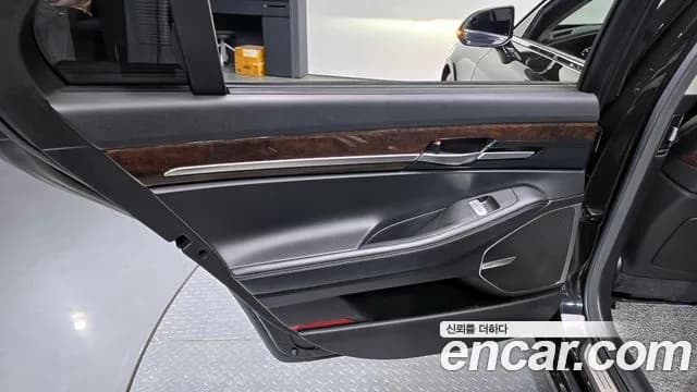 2018 Genesis EQ900 3.8 GDI AWD Sold VIN KMHG241DDJU046173 – photo 27 2018 Genesis EQ900 3.8 GDI AWD Sold VIN KMHG241DDJU046173 – photo 27