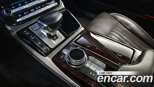2018 Genesis EQ900 3.8 GDI AWD Sold VIN KMHG241DDJU046731 – rear exterior 2018 Genesis EQ900 3.8 GDI AWD Sold VIN KMHG241DDJU046731 – rear exterior