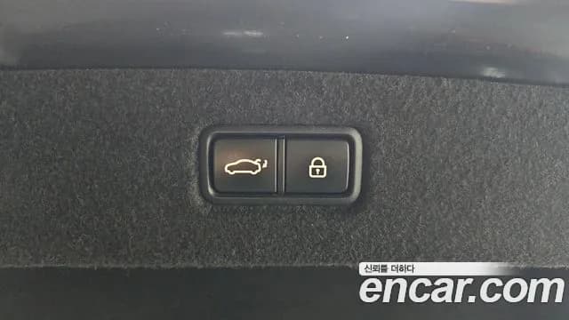 2018 Genesis EQ900 3.8 GDI AWD Sold VIN KMHG241DDJU047247 – rear exterior 2018 Genesis EQ900 3.8 GDI AWD Sold VIN KMHG241DDJU047247 – rear exterior