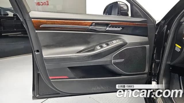 2018 Genesis EQ900 3.8 GDI AWD Sold VIN KMHG241DDJU047247 – side profile 2018 Genesis EQ900 3.8 GDI AWD Sold VIN KMHG241DDJU047247 – side profile