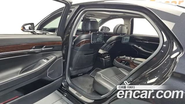 2018 Genesis EQ900 3.8 GDI AWD Sold VIN KMHG241DDJU047247 – interior seats 2018 Genesis EQ900 3.8 GDI AWD Sold VIN KMHG241DDJU047247 – interior seats