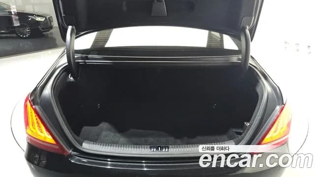 2018 Genesis EQ900 3.8 GDI AWD Sold VIN KMHG241DDJU047247 – trunk area 2018 Genesis EQ900 3.8 GDI AWD Sold VIN KMHG241DDJU047247 – trunk area
