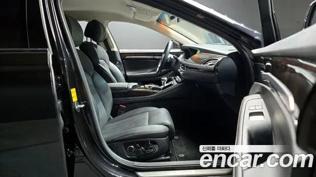 2019 Genesis G90 3.8 AWD Sold VIN KMHG241DDKU065846 – interior seats 2019 Genesis G90 3.8 AWD Sold VIN KMHG241DDKU065846 – interior seats