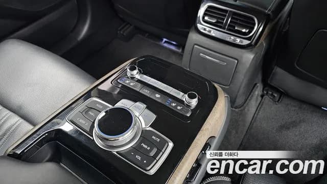 2020 Genesis G90 3.8 AWD Sold VIN KMHG241DDLU081338 – rear exterior 2020 Genesis G90 3.8 AWD Sold VIN KMHG241DDLU081338 – rear exterior