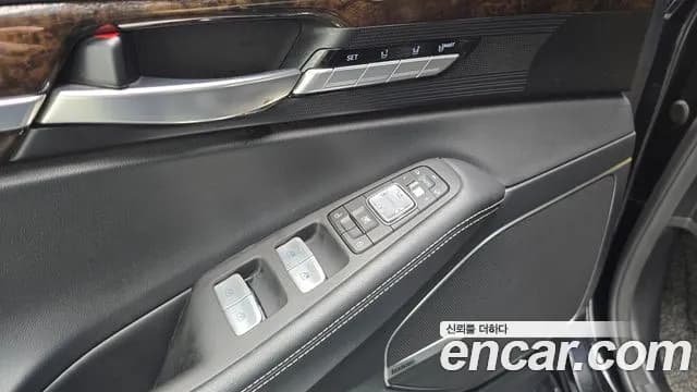 2021 Genesis G90 3.8 AWD Sold VIN KMHG241DDMU089036 – rear exterior 2021 Genesis G90 3.8 AWD Sold VIN KMHG241DDMU089036 – rear exterior