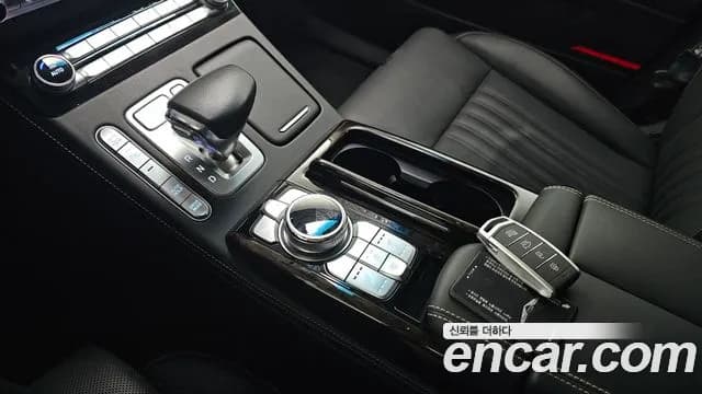 2021 Genesis G90 3.8 AWD Sold VIN KMHG241DDMU094217 – exterior detail 2021 Genesis G90 3.8 AWD Sold VIN KMHG241DDMU094217 – exterior detail