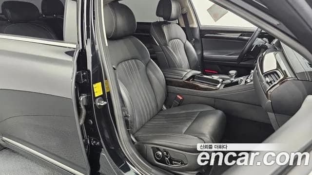 2021 Genesis G90 3.8 AWD Sold VIN KMHG241DDMU095726 – interior seats 2021 Genesis G90 3.8 AWD Sold VIN KMHG241DDMU095726 – interior seats
