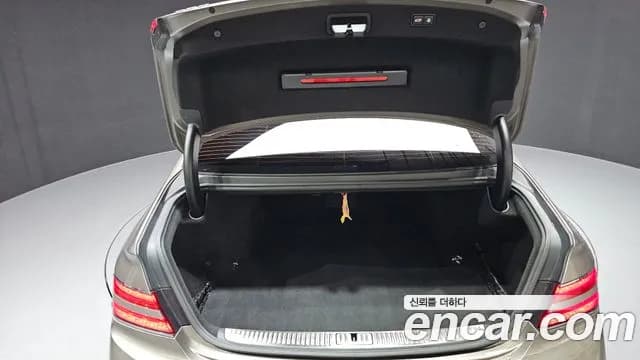 2019 Genesis G90 3.3 T AWD Sold VIN KMHG341ADKU055806 – rear exterior 2019 Genesis G90 3.3 T AWD Sold VIN KMHG341ADKU055806 – rear exterior