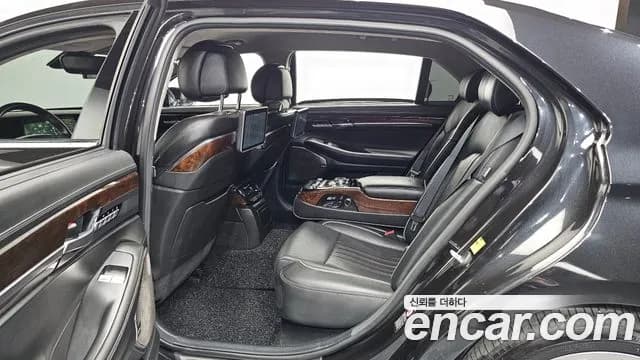 2018 Genesis EQ900 3.8 GDI AWD Sold VIN KMHG341DDJU050178 – rear exterior 2018 Genesis EQ900 3.8 GDI AWD Sold VIN KMHG341DDJU050178 – rear exterior