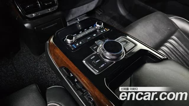 2018 Genesis EQ900 3.8 GDI AWD Sold VIN KMHG341DDJU050178 – exterior detail 2018 Genesis EQ900 3.8 GDI AWD Sold VIN KMHG341DDJU050178 – exterior detail