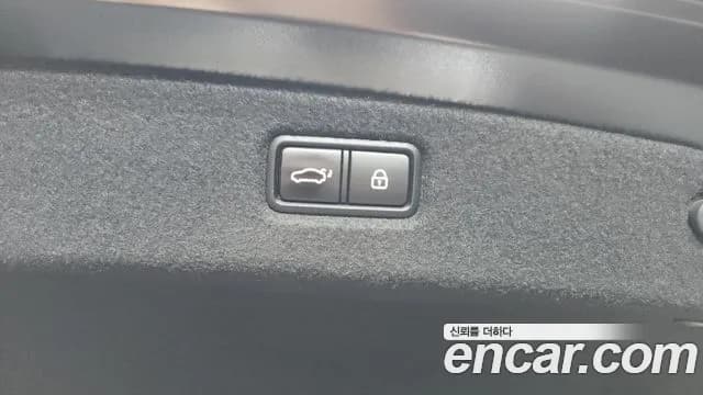 2020 Genesis G90 3.8 AWD Sold VIN KMHG341DDLU079291 – exterior detail 2020 Genesis G90 3.8 AWD Sold VIN KMHG341DDLU079291 – exterior detail