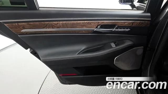 2020 Genesis G90 3.8 AWD Sold VIN KMHG341DDLU079595 – rear exterior 2020 Genesis G90 3.8 AWD Sold VIN KMHG341DDLU079595 – rear exterior