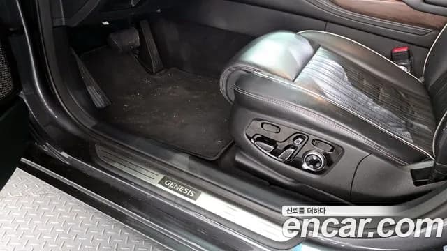 2020 Genesis G90 3.8 AWD Sold VIN KMHG341DDLU079595 – trunk area 2020 Genesis G90 3.8 AWD Sold VIN KMHG341DDLU079595 – trunk area