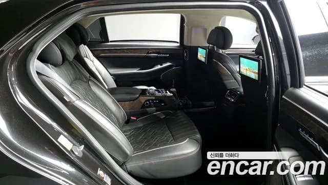 2019 Genesis G90 5.0 AWD Sold VIN KMHG511HDKU064453 – exterior detail 2019 Genesis G90 5.0 AWD Sold VIN KMHG511HDKU064453 – exterior detail