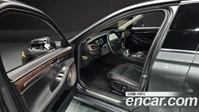 2021 Genesis G90 5.0 AWD Sold VIN KMHG511HDMU092981 – rear exterior 2021 Genesis G90 5.0 AWD Sold VIN KMHG511HDMU092981 – rear exterior