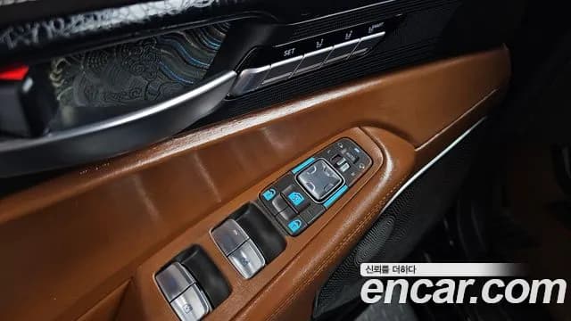 2017 Genesis EQ900 5.0 GDI AWD Sold VIN KMHG541HDHU028182 – photo 13 2017 Genesis EQ900 5.0 GDI AWD Sold VIN KMHG541HDHU028182 – photo 13