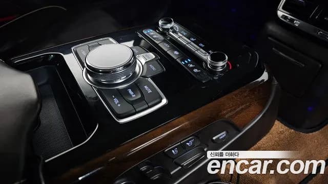 2017 Genesis EQ900 5.0 GDI AWD Sold VIN KMHG541HDHU028182 – photo 34 2017 Genesis EQ900 5.0 GDI AWD Sold VIN KMHG541HDHU028182 – photo 34