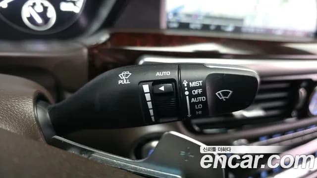 2018 Genesis EQ900 5.0 GDI AWD Sold VIN KMHG541HDJU035241 – interior seats 2018 Genesis EQ900 5.0 GDI AWD Sold VIN KMHG541HDJU035241 – interior seats