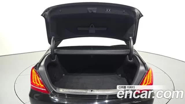 2018 Genesis EQ900 5.0 GDI AWD Sold VIN KMHG541HDJU035241 – exterior detail 2018 Genesis EQ900 5.0 GDI AWD Sold VIN KMHG541HDJU035241 – exterior detail