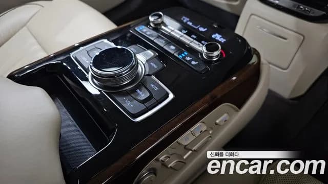 2018 Genesis EQ900 5.0 GDI AWD Sold VIN KMHG541HDJU035542 – rear exterior 2018 Genesis EQ900 5.0 GDI AWD Sold VIN KMHG541HDJU035542 – rear exterior