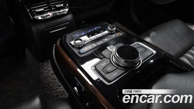 2018 Genesis EQ900 5.0 GDI AWD Sold VIN KMHG541HDJU046903 – exterior detail 2018 Genesis EQ900 5.0 GDI AWD Sold VIN KMHG541HDJU046903 – exterior detail