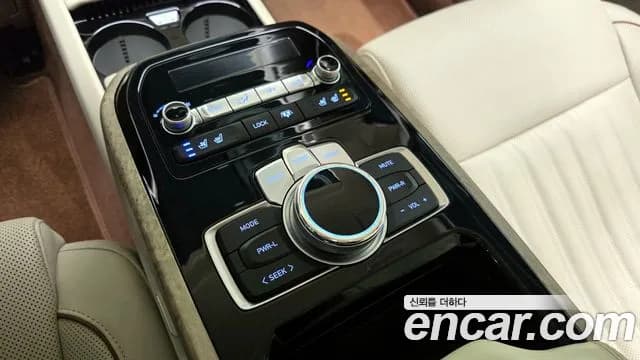 2019 Genesis G90 5.0 AWD Sold VIN KMHG541HDKU077336 – photo 34 2019 Genesis G90 5.0 AWD Sold VIN KMHG541HDKU077336 – photo 34