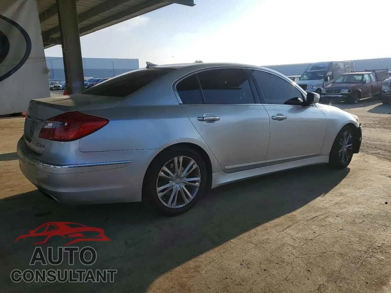 2013 HYUNDAI GENESIS Damaged VIN KMHGC4DD5DU224580 – side profile 2013 HYUNDAI GENESIS Damaged VIN KMHGC4DD5DU224580 – side profile