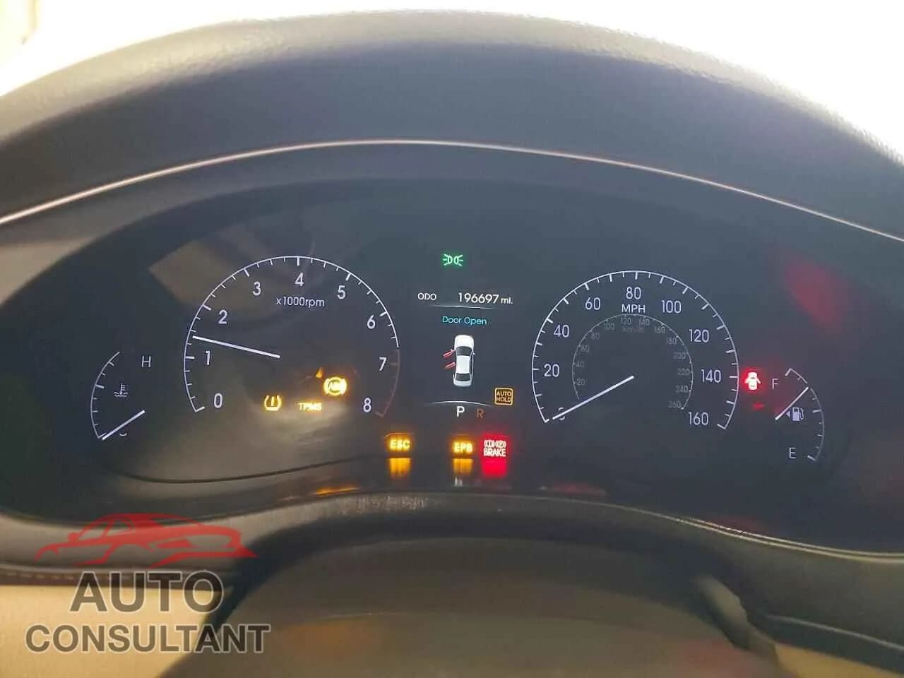 2014 HYUNDAI GENESIS Damaged VIN KMHGC4DD5EU266054 – trunk area 2014 HYUNDAI GENESIS Damaged VIN KMHGC4DD5EU266054 – trunk area