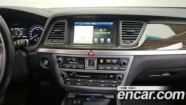 2017 Genesis G80 3.3 GDI Sold VIN KMHGL41DBHU213052 – photo 16 2017 Genesis G80 3.3 GDI Sold VIN KMHGL41DBHU213052 – photo 16