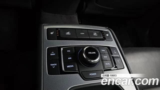 2017 Genesis G80 3.3 GDI Sold VIN KMHGL41DBHU213052 – photo 18 2017 Genesis G80 3.3 GDI Sold VIN KMHGL41DBHU213052 – photo 18