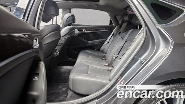 2017 Genesis G80 3.3 GDI Sold VIN KMHGL41DBHU215521 – trunk area 2017 Genesis G80 3.3 GDI Sold VIN KMHGL41DBHU215521 – trunk area