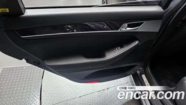 2017 Genesis G80 3.3 GDI Sold VIN KMHGL41DBHU215521 – photo 28 2017 Genesis G80 3.3 GDI Sold VIN KMHGL41DBHU215521 – photo 28