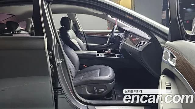 2017 Genesis G80 3.3 GDI Sold VIN KMHGL41DBHU216777 – exterior detail 2017 Genesis G80 3.3 GDI Sold VIN KMHGL41DBHU216777 – exterior detail