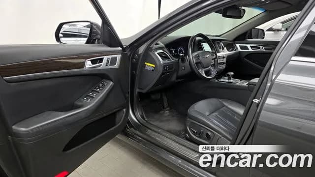 2017 Genesis G80 3.3 GDI Sold VIN KMHGL41DBHU221281 – interior seats 2017 Genesis G80 3.3 GDI Sold VIN KMHGL41DBHU221281 – interior seats