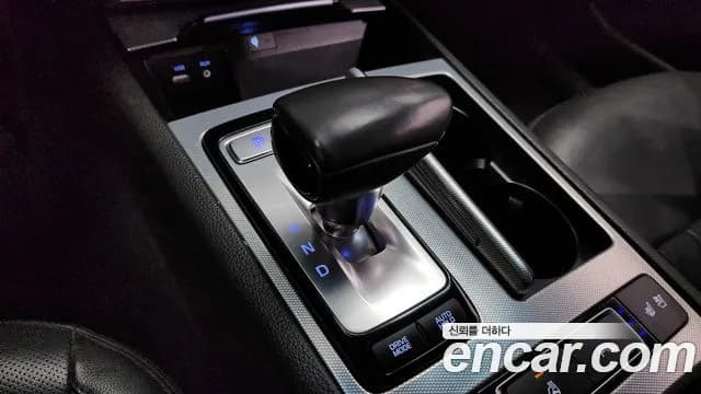 2017 Genesis G80 3.3 GDI Sold VIN KMHGL41DBHU224140 – exterior detail 2017 Genesis G80 3.3 GDI Sold VIN KMHGL41DBHU224140 – exterior detail