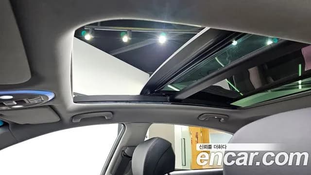 2017 Genesis G80 3.3 GDI Sold VIN KMHGL41DBHU228554 – interior seats 2017 Genesis G80 3.3 GDI Sold VIN KMHGL41DBHU228554 – interior seats