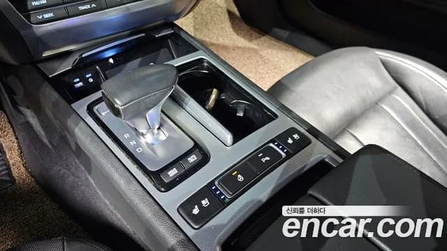 2017 Genesis G80 3.3 GDI Sold VIN KMHGL41DBHU234152 – exterior detail 2017 Genesis G80 3.3 GDI Sold VIN KMHGL41DBHU234152 – exterior detail