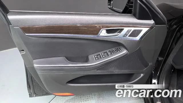 2018 Genesis G80 3.3 GDI Sold VIN KMHGL41DBJU250673 – photo 11 2018 Genesis G80 3.3 GDI Sold VIN KMHGL41DBJU250673 – photo 11