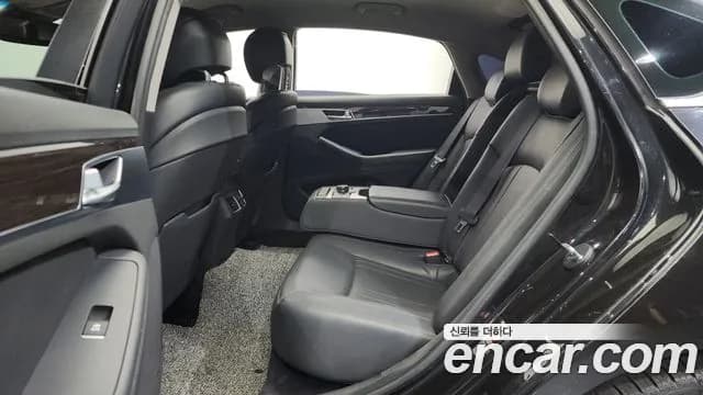 2018 Genesis G80 3.3 GDI Sold VIN KMHGL41DBJU255470 – interior seats 2018 Genesis G80 3.3 GDI Sold VIN KMHGL41DBJU255470 – interior seats