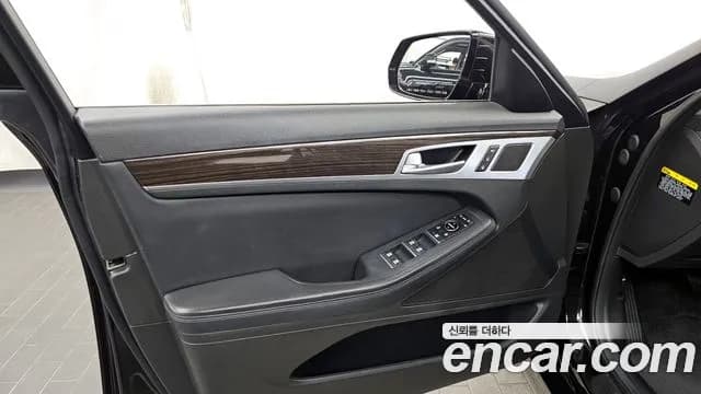 2018 Genesis G80 3.3 GDI Sold VIN KMHGL41DBJU257990 – rear exterior 2018 Genesis G80 3.3 GDI Sold VIN KMHGL41DBJU257990 – rear exterior