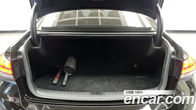 2018 Genesis G80 3.3 GDI Sold VIN KMHGL41DBJU257990 – photo 14 2018 Genesis G80 3.3 GDI Sold VIN KMHGL41DBJU257990 – photo 14