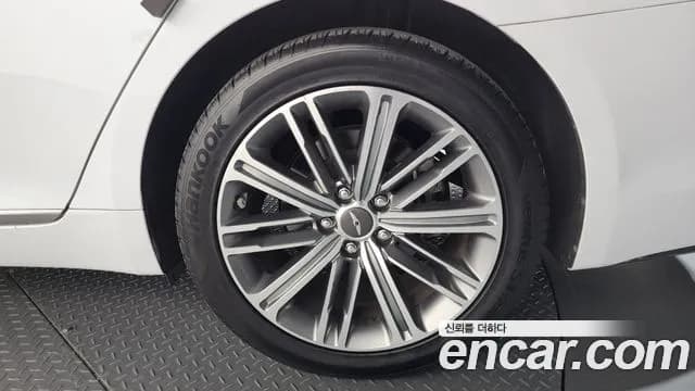 2018 Genesis G80 3.3 GDI Sold VIN KMHGL41DBJU258722 – interior seats 2018 Genesis G80 3.3 GDI Sold VIN KMHGL41DBJU258722 – interior seats