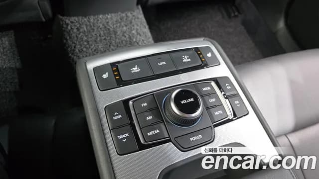 2018 Genesis G80 3.3 GDI Sold VIN KMHGL41DBJU275948 – interior seats 2018 Genesis G80 3.3 GDI Sold VIN KMHGL41DBJU275948 – interior seats