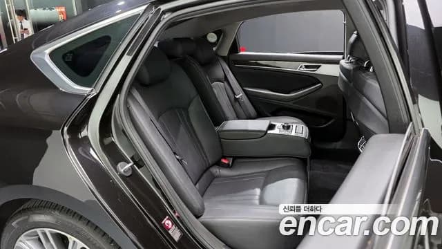 2018 Genesis G80 3.3 GDI Sold VIN KMHGL41DBJU287603 – exterior detail 2018 Genesis G80 3.3 GDI Sold VIN KMHGL41DBJU287603 – exterior detail