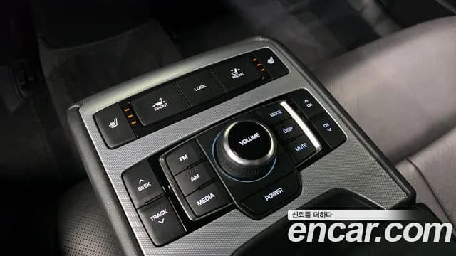 2018 Genesis G80 3.3 GDI Sold VIN KMHGL41DBJU287603 – photo 15 2018 Genesis G80 3.3 GDI Sold VIN KMHGL41DBJU287603 – photo 15