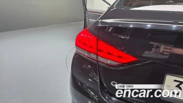 2018 Genesis G80 3.3 GDI Sold VIN KMHGL41DBJU287603 – photo 31 2018 Genesis G80 3.3 GDI Sold VIN KMHGL41DBJU287603 – photo 31