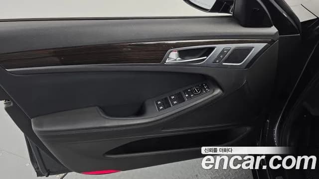 2020 Genesis G80 3.3 GDI Sold VIN KMHGL41DBLU343148 – trunk area 2020 Genesis G80 3.3 GDI Sold VIN KMHGL41DBLU343148 – trunk area