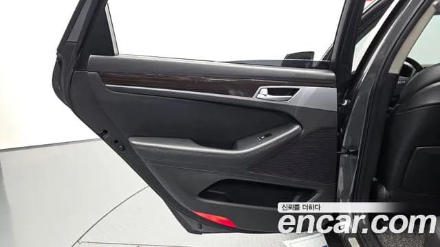 2017 Genesis G80 3.3 GDI AWD Sold VIN KMHGL41DDHU224726 – exterior detail 2017 Genesis G80 3.3 GDI AWD Sold VIN KMHGL41DDHU224726 – exterior detail